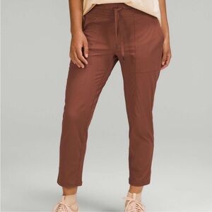 Lululemon Dance Studio pant 24” size 2 Brown